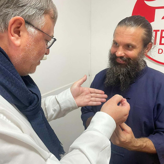 Frank Fol and Mijal Simko, master sharpener in Peru 
